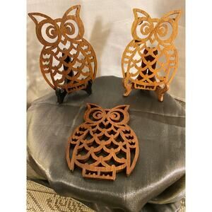 Vintage Set of 3 Wood Owl Trivets or decor. 6 in. 2 dark wood 1 light wood EUC